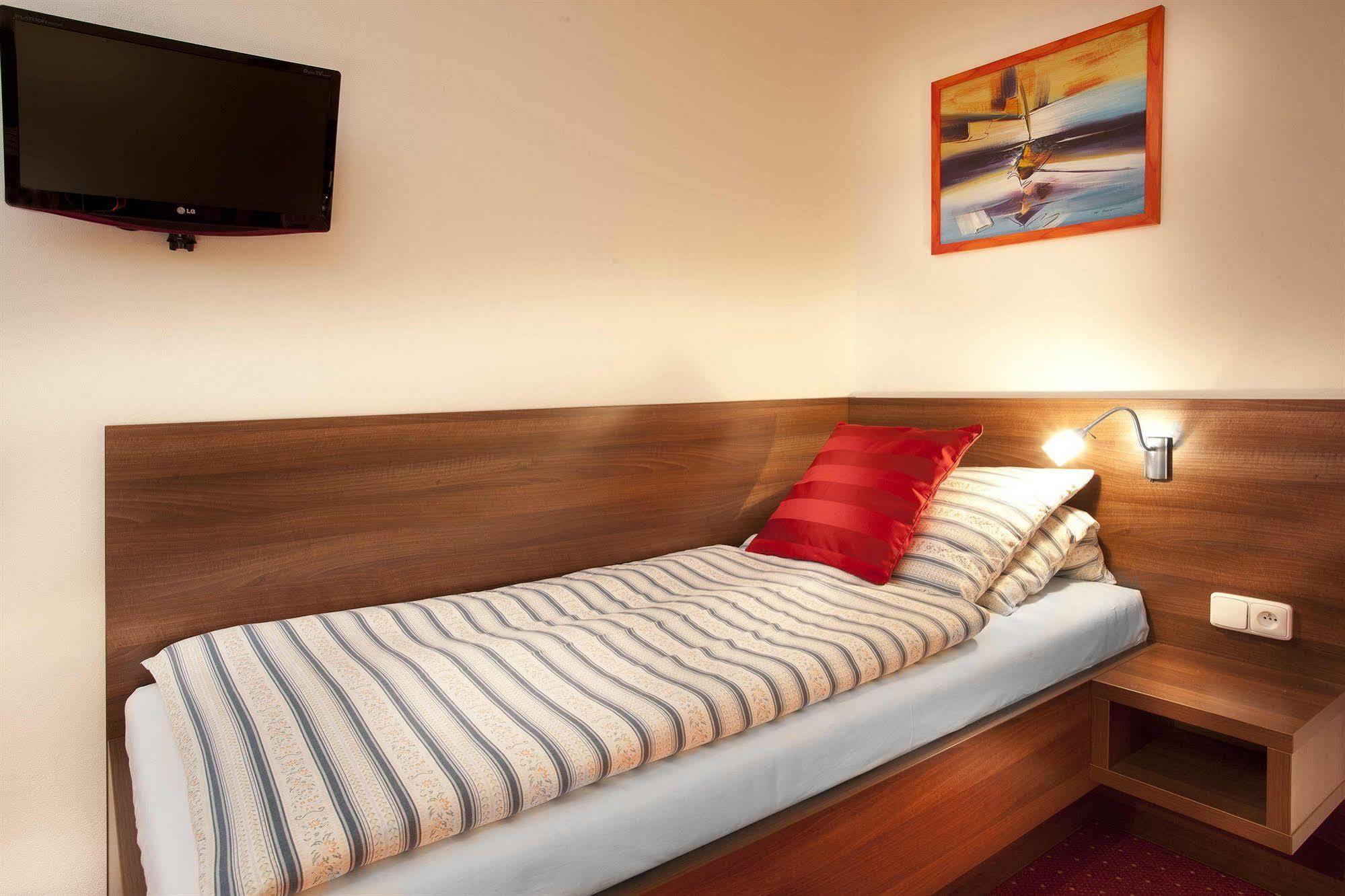 Pension PRIMUS Beroun  Bagian luar foto